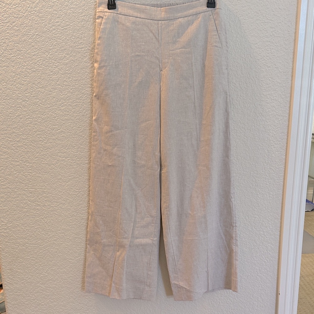 Banana Republic Wide-Leg Pants in Light Beige